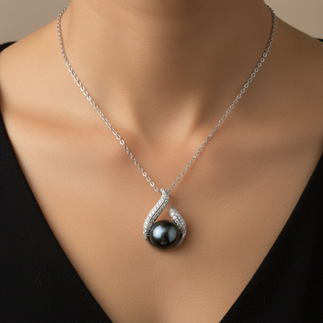 TRYNDI Real Tahitian Black Pearl Hook Necklace